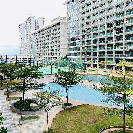 Palazio Mount Austin 2Br Studio Pool View With Tv Box-3 Plus 1 Pax C2-07 Johor Bahru Exteriér fotografie
