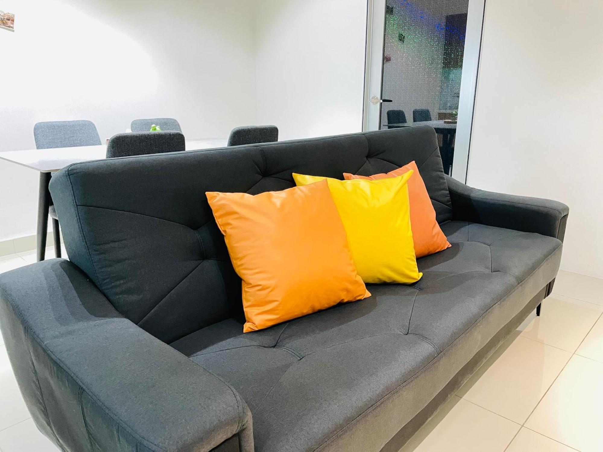 Palazio Mount Austin 2Br Studio Pool View With Tv Box-3 Plus 1 Pax C2-07 Johor Bahru Exteriér fotografie