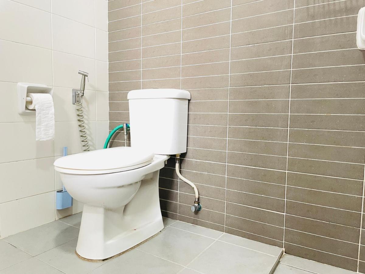 Palazio Mount Austin 2Br Studio Pool View With Tv Box-3 Plus 1 Pax C2-07 Johor Bahru Exteriér fotografie
