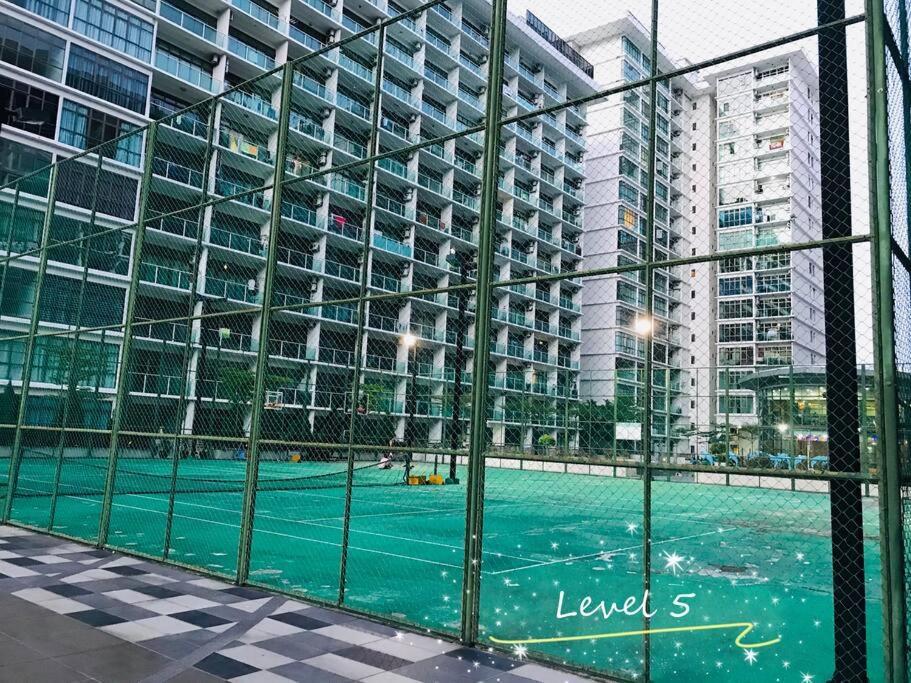 Palazio Mount Austin 2Br Studio Pool View With Tv Box-3 Plus 1 Pax C2-07 Johor Bahru Exteriér fotografie